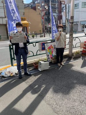根津駅前で金子区議と朝宣伝